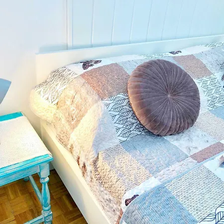 Studio & Free Parking, Aircool, Fresh Bedding Apartment